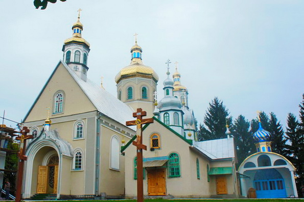 На западе Украины верующие за год построили новый храм вместо захваченного раскольниками