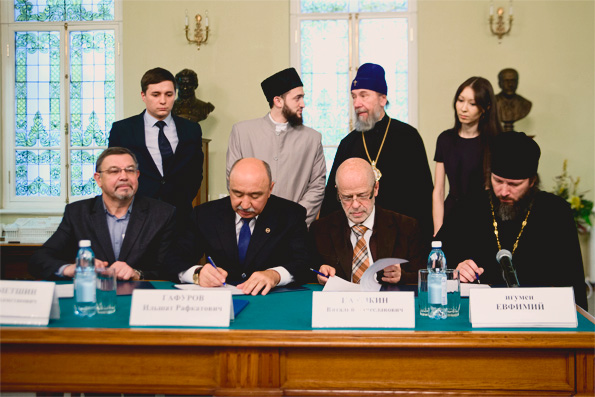 Подписан договор о сотрудничестве между КазДС, РИИ и светскими вузами