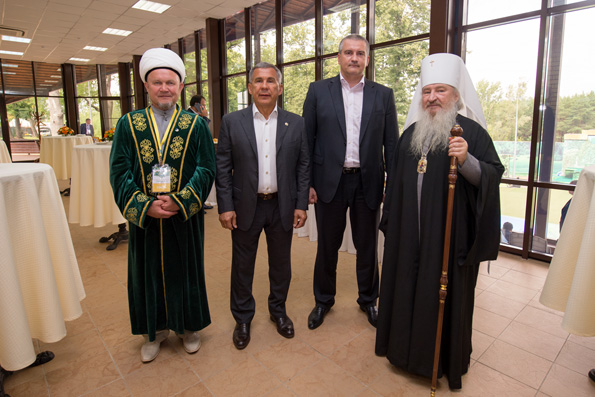 Глава Татарстанской митрополии посетил праздник Сабантуй
