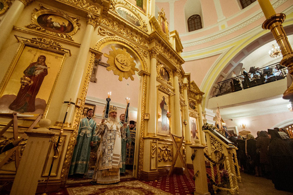 В Крестовоздвиженском соборе города Казани совершено Всенощное бдение