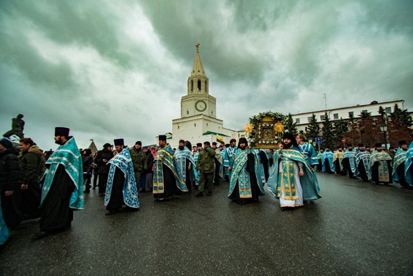 Крестный ход собрал более пяти тысяч человек в Казани