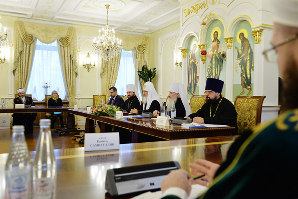 Патриарх Кирилл призвал конфессии России способствовать снижению числа абортов