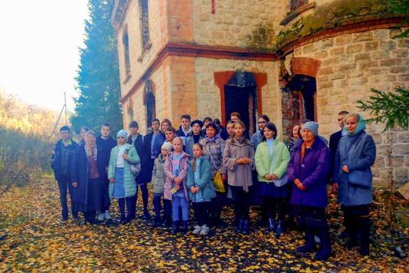 Учащиеся воскресной школы Лениногорского благочиния посетили старинные усадьбы и монастыри Бугульминского района