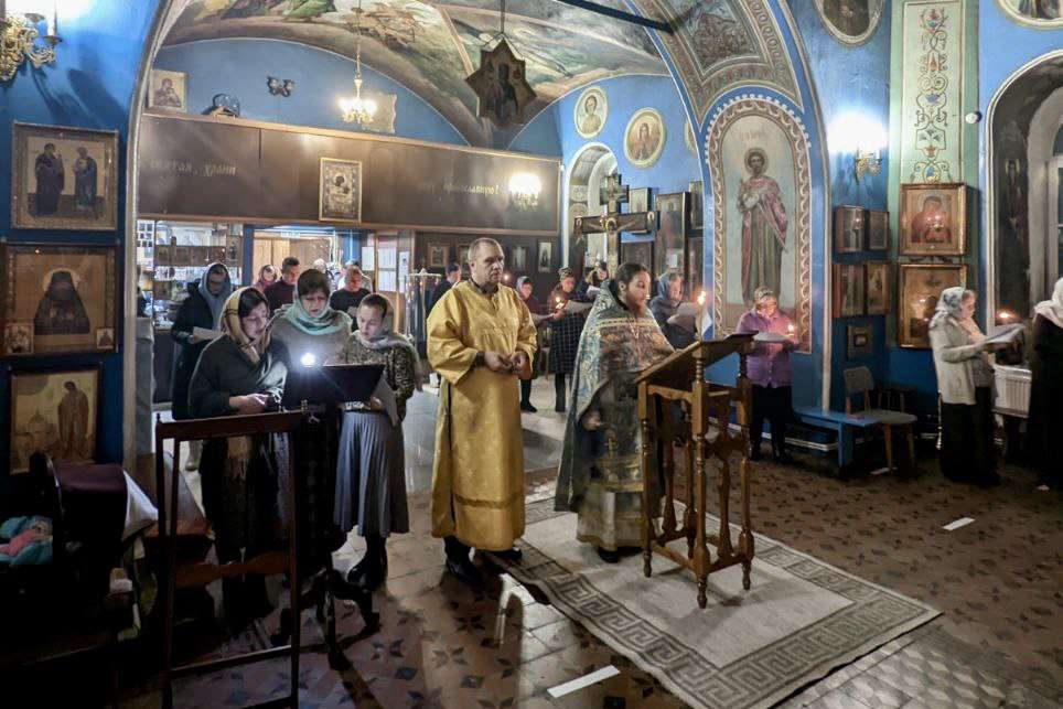Молитвы о Российском воинстве вознесены за ночным богослужением в Борисоглебском храме Казани