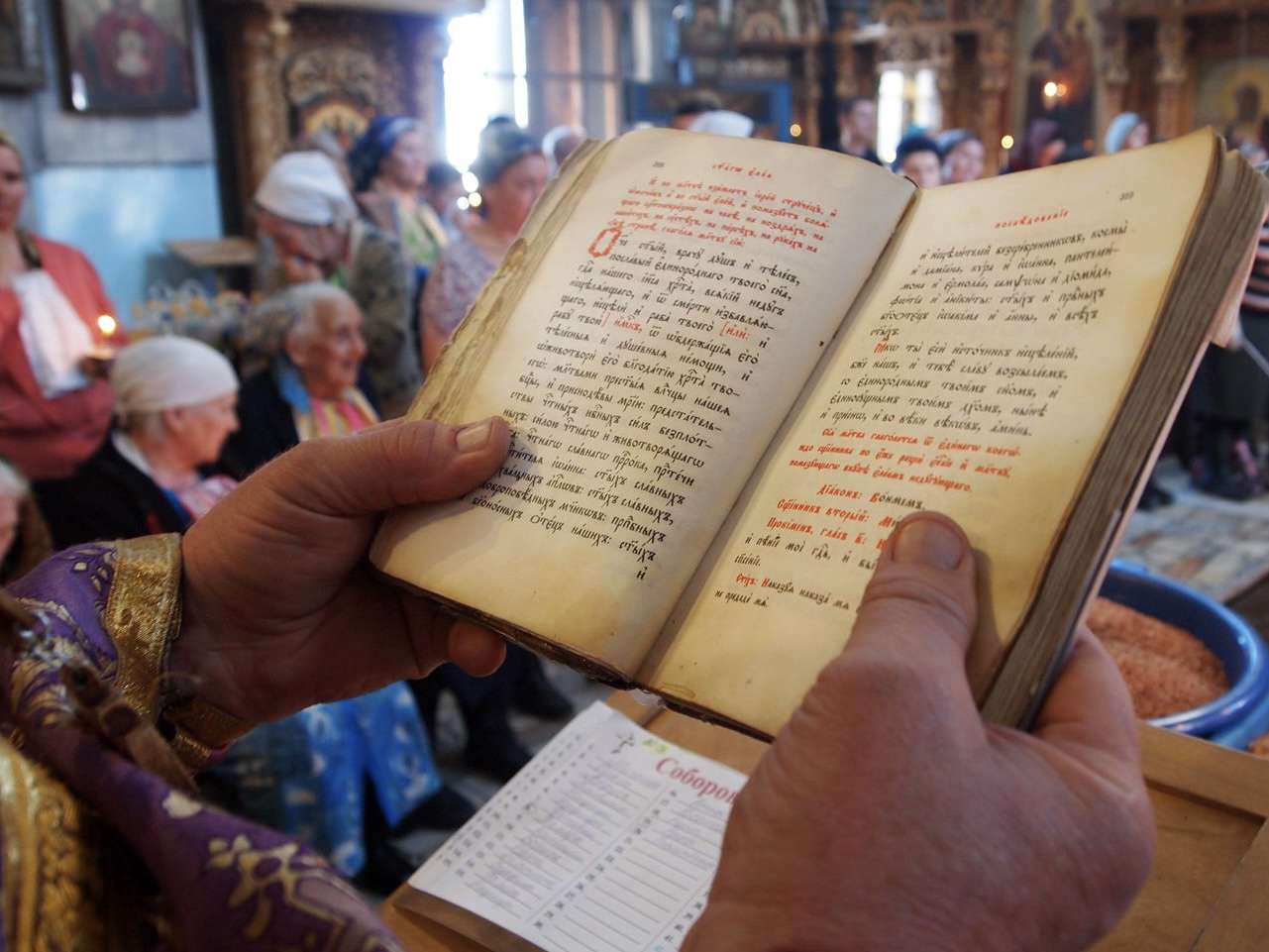 В дни Рождественского поста в храмах Казанской епархии совершается Таинство Соборования
