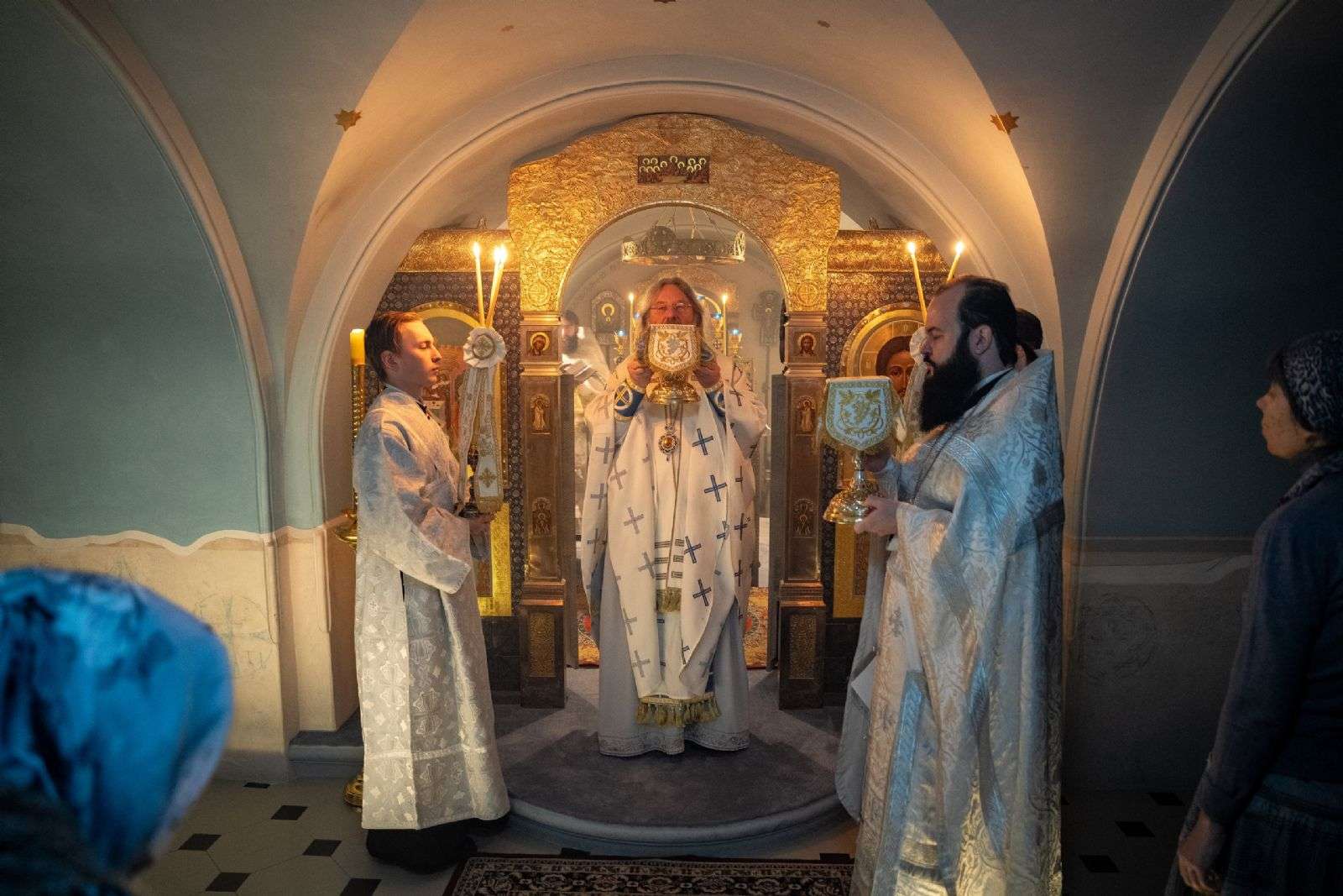 Митрополит Кирилл совершил Литургию в Пещерном храме Казанского Богородицкого монастыря