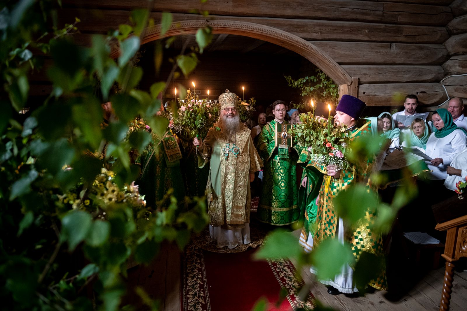 В праздник Пятидесятницы митрополит Кирилл совершил Литургию в Троицкой церкви Свияжского женского монастыря