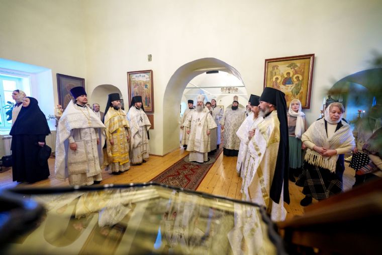 Митрополит Кирилл возглавил престольный праздник в Иоанно-Предтеченском монастыре города Казани
