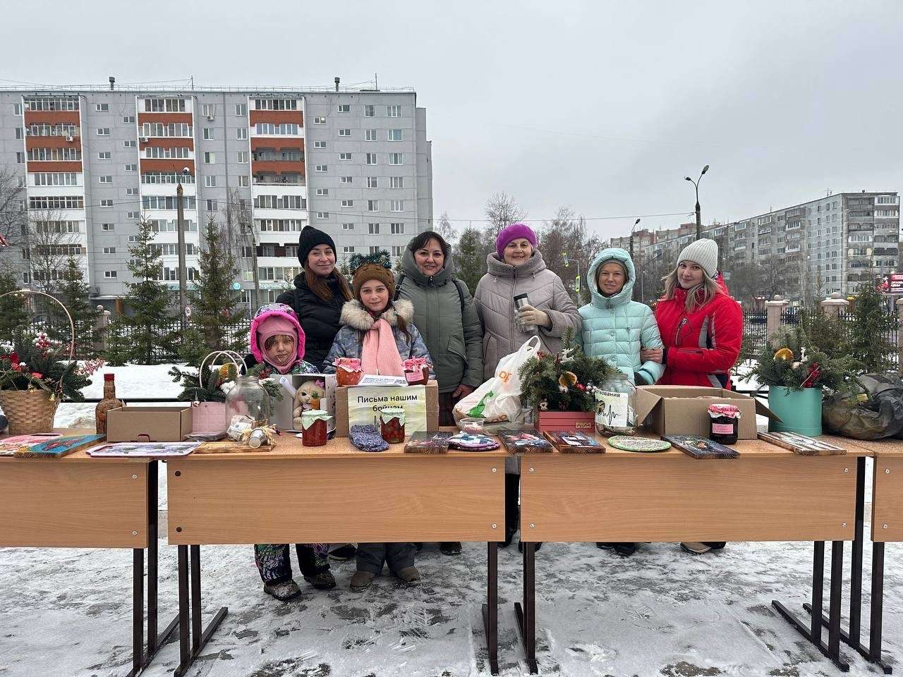 Прихожане татарстанских храмов передали в зону СВО гуманитарную помощь, новогодние и рождественские подарки 