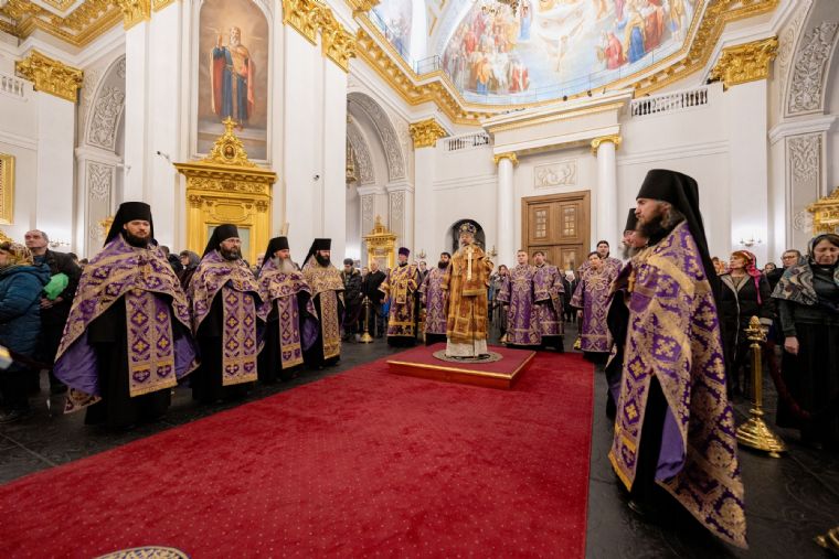 В канун Недели Торжества Православия митрополит Кирилл совершил всенощное бдение в Казанском кафедральном соборе