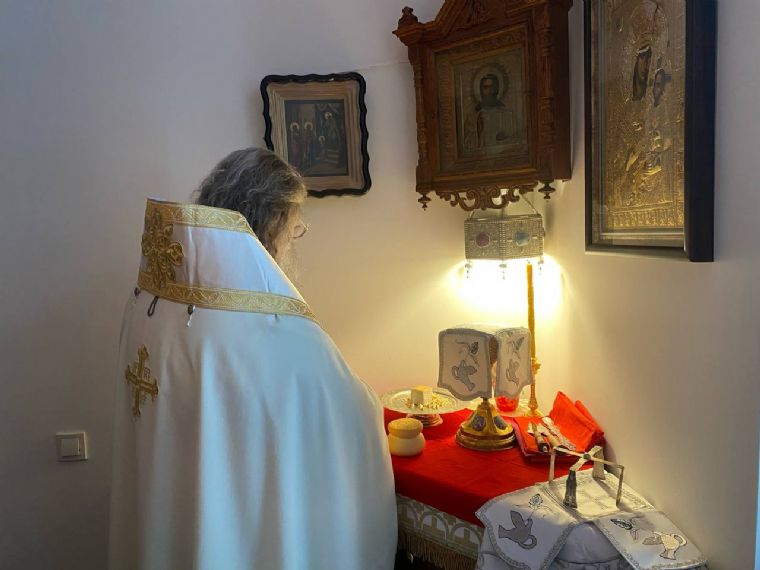 Во Вселенскую родительскую субботу митрополит Кирилл совершил Литургию в крестовом храме