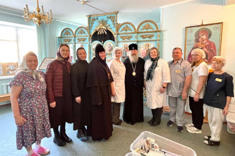 Митрополит Кирилл посетил казанскую клиническую больницу № 2