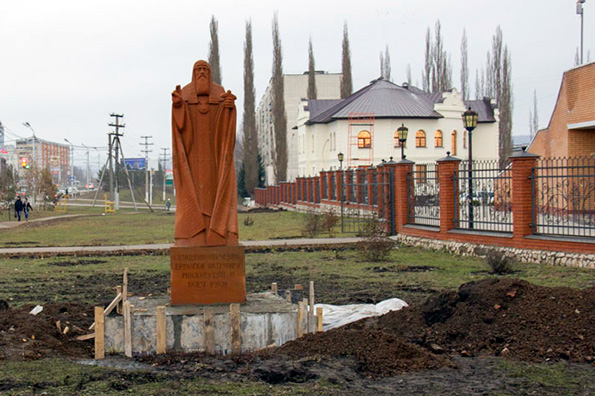 В Альметьевске установлен памятник Патриарху Ермогену