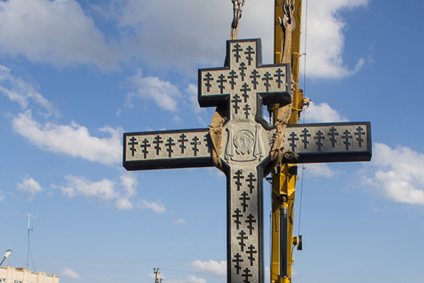 В Чистополе установлен памятный крест