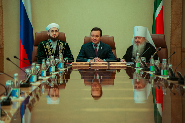 Подписано соглашение о сотрудничестве Кабинета Министров Татарстана с Татарстанской митрополией и Духовным управлением мусульман республики