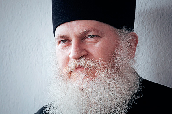 Игумен Ватопедского монастыря призывал украинцев держаться канонического Православия