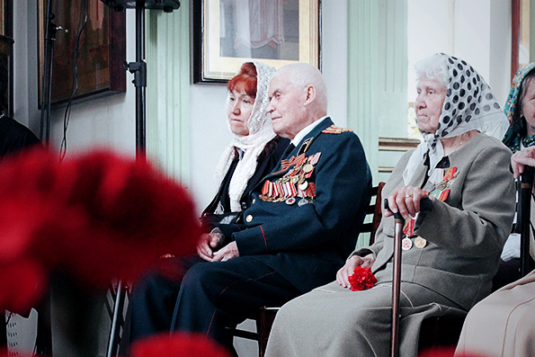 Сводный хор Казанского благочиния исполнил фронтовые песни для ветеранов Великой Отечественной войны