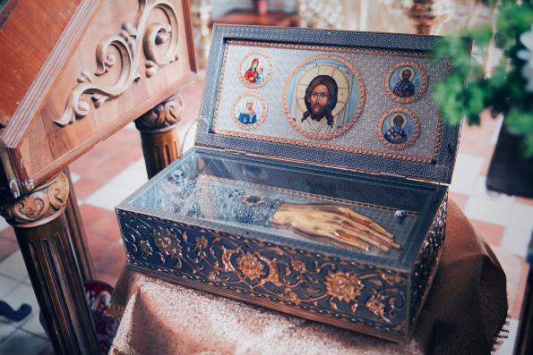 В Казани в день памяти святителя Луки Крымского верующие помолились перед ковчегом с его мощами