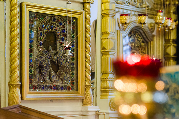В Никольском соборе перед древним образом Феодоровской иконы Богородицы совершено акафистное пение