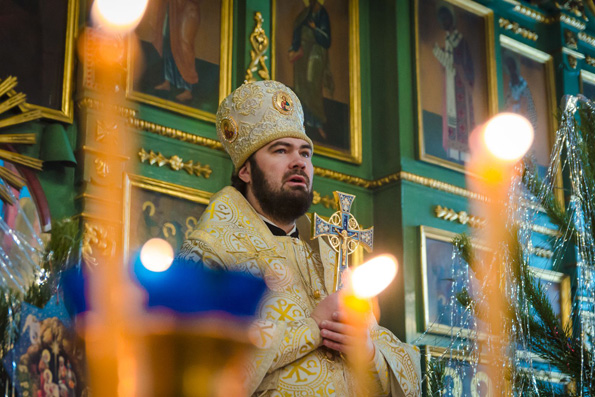 В праздник Собора Пресвятой Богородицы епископ Мефодий совершил Литургию в Казанском соборе города Бугульмы