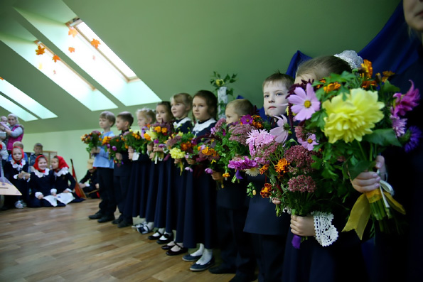 Воспитанники православной гимназии города Казани поздравили преподавателей с Днем учителя