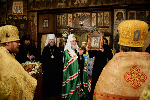 Патриарх Кирилл призывает соотечественников за рубежом не разрывать духовных и культурных связей со своей родиной