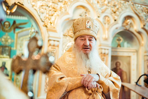 В день памяти трех святителей митрополит Феофан совершил Литургию в Никольском соборе Казани