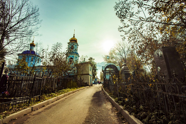 Православная молодежь Казани потрудилась на Арском кладбище