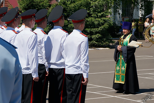 Выпускники Елабужского суворовского военного училища МВД РФ получили благословение священника