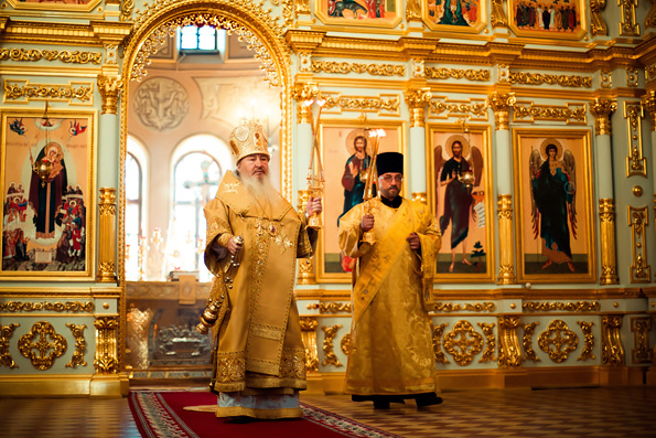 В праздник Владимирской иконы Божией Матери митрополит Феофан возглавил Литургию в Свияжском монастыре