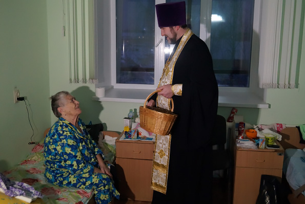 Духовенство Высокогорского благочиния посетило пациентов районной больницы