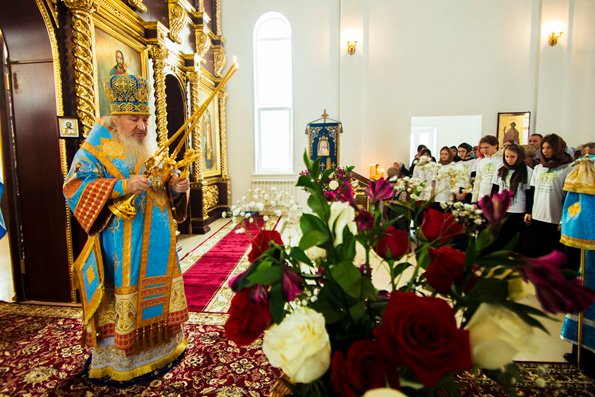 В праздник Сретения Господня глава Татарстанской митрополии совершил Литургию в Никольском храме Зеленодольска