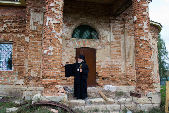 Епископ Пармен ознакомился с восстанавливаемыми церковными объектами на территории Черемшанского благочиния