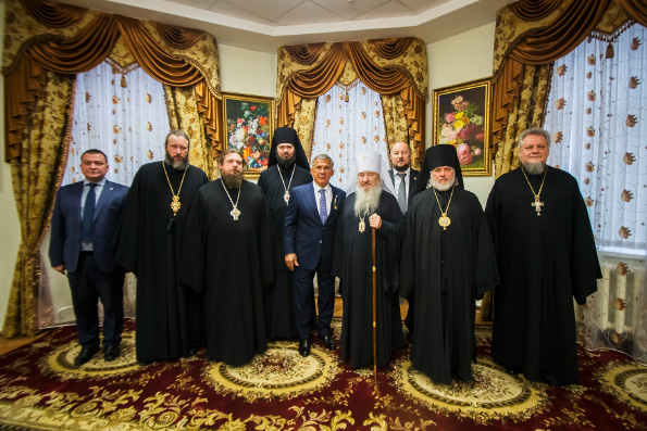В Казанском епархиальном управлении состоялась встреча главы Татарстанской митрополии с Президентом Татарстана