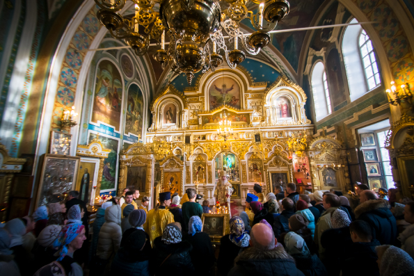 В Неделю 27-ю по Пятидесятнице митрополит Феофан совершил Литургию в Никольском соборе Казани