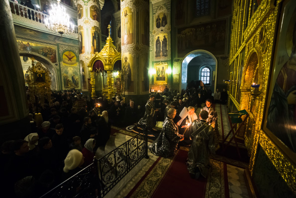 Митрополит Феофан совершил вечерню с чином прощения в Благовещенском соборе Казани