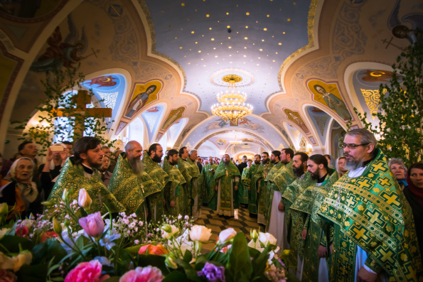 Духосошественский храм Казани отметил престольный праздник