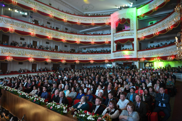 Глава Татарстанской митрополии посетил праздник, посвященный Дню русского языка