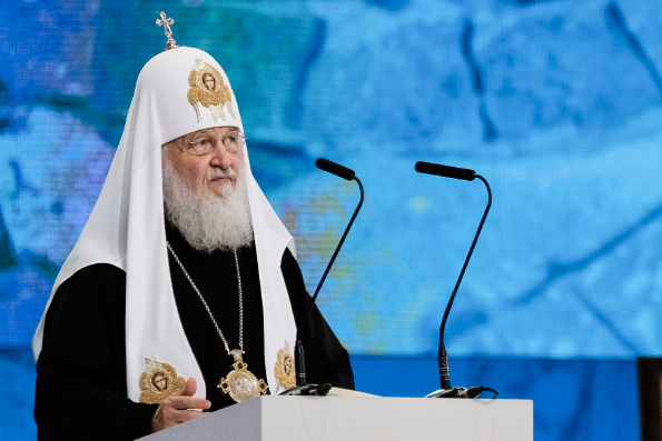 Патриарх Кирилл предупредил об угрозе тотальной слежки за людьми через гаджеты