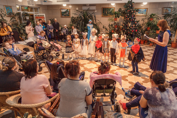 В канун Рождества воспитанники казанской воскресной школы «Лествица» провели ряд благотворительных мероприятий