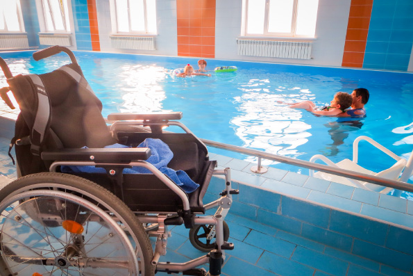 Подопечные региональной общественной организации детей-инвалидов «Забота» приняли участие в соревнованиях по плаванию