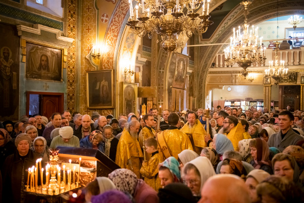 Священный Синод Русской Церкви постановил не совершать молебны до окончания Божественной литургии