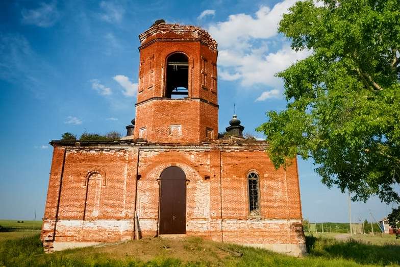 Православные добровольцы планируют законсервировать заброшенную церковь в селе Гари Елабужского района