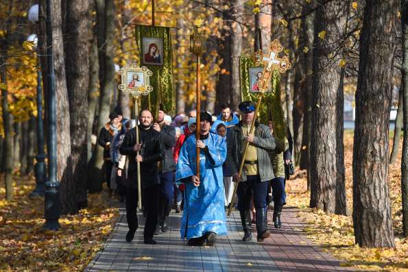 В праздник Покрова Пресвятой Богородицы в Нижнекамске состоялся городской крестный ход