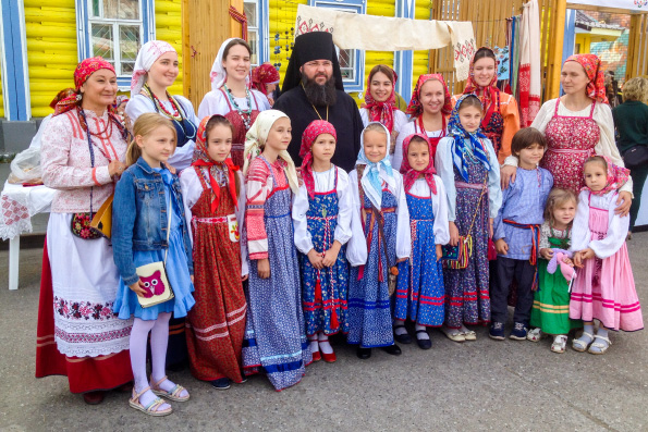 Викарий Казанской епархии посетил этноконфессиональный фестиваль «Мозаика культур»