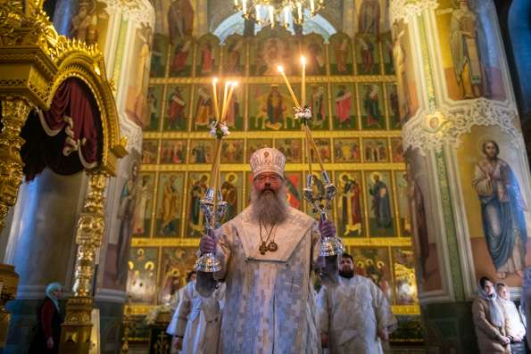 В день памяти святителя Казанского Гурия митрополит Кирилл совершил Литургию в Благовещенском соборе