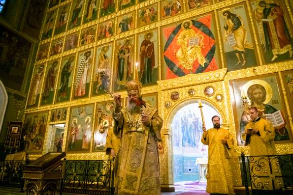 В канун Недели сыропустной митрополит Кирилл совершил всенощное бдение в Благовещенском соборе Казанского кремля