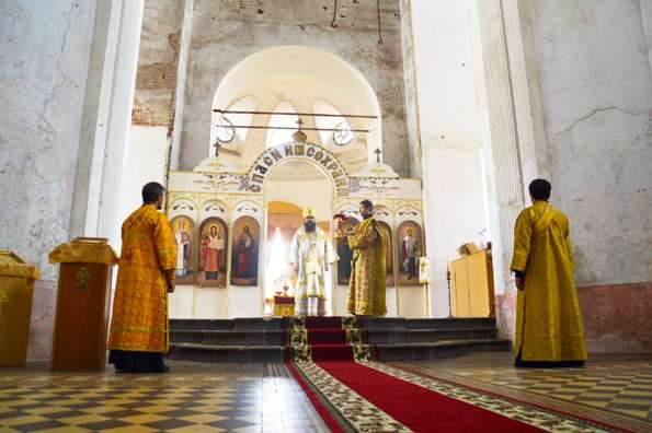 В центральном приделе Спасского собора Елабуги состоялось архиерейское богослужение