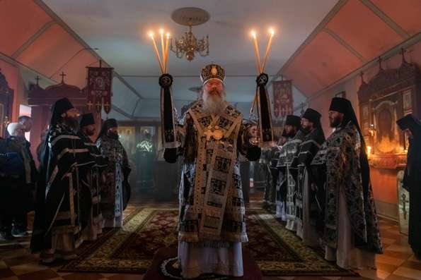 В Великую Среду митрополит Кирилл совершил Литургию Преждеосвящённых Даров в Кизическом монастыре