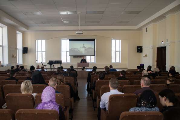 Казанскую духовную семинарию посетил религиовед Роман Силантьев